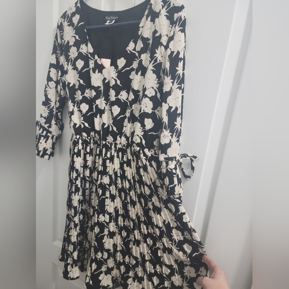 NWT Smak Parlour Lead Like A Girl Fit & Flare V-Neck Pleated Dress - Picture 8 of 15